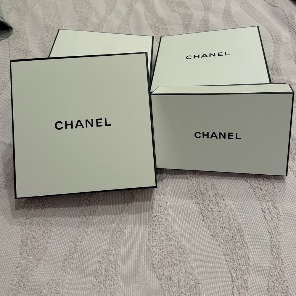 Authentic Chanel boxes - Picture 2 of 4